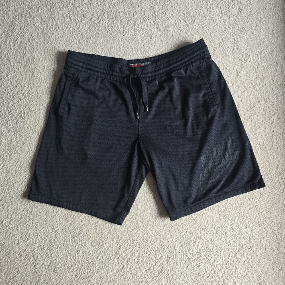 Authentic Vintage Black Nike Basketball Retro Sportswear Shorts